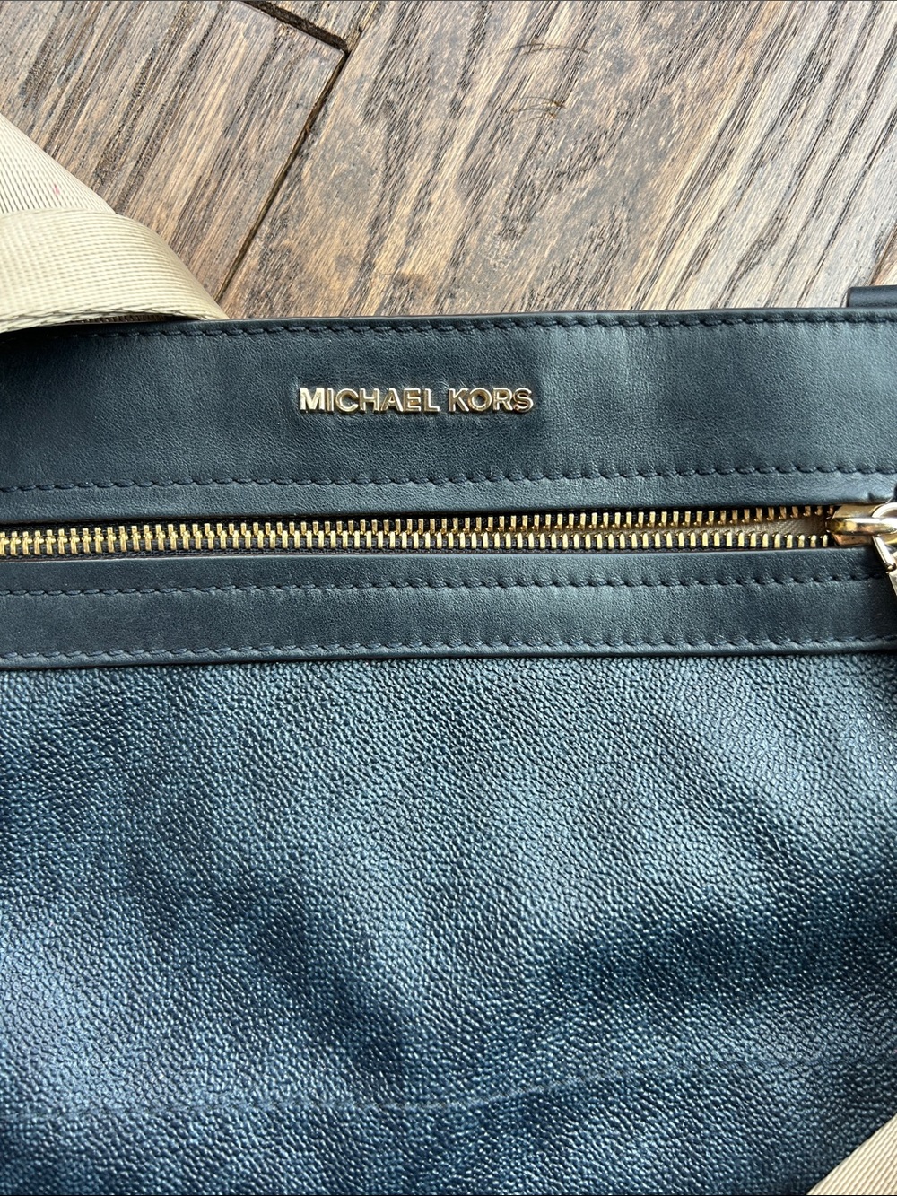 MICHAEL KORS Dark Navy Crossbody Bag with Adjustable Strap - Picture 3 of 5